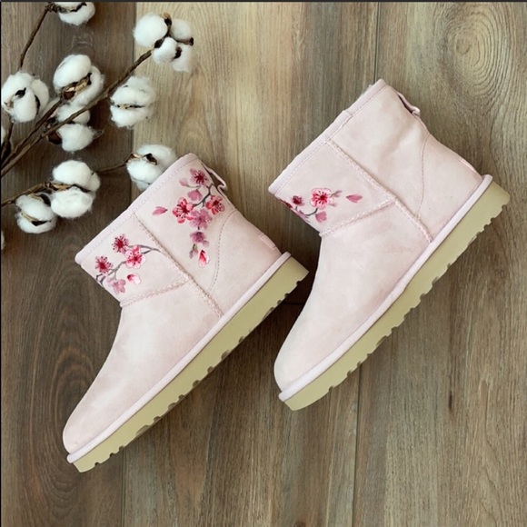 🍃🔆UGGS- CLASSIC MINI BLOSSOM🔆🍃 - Picture 5 of 14
